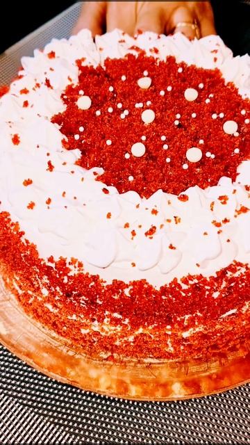 Makhmal sa Red velvet cake😋🎂 Ghar pay bani cream cheese frosting k sath #shorts #redvelevetcake