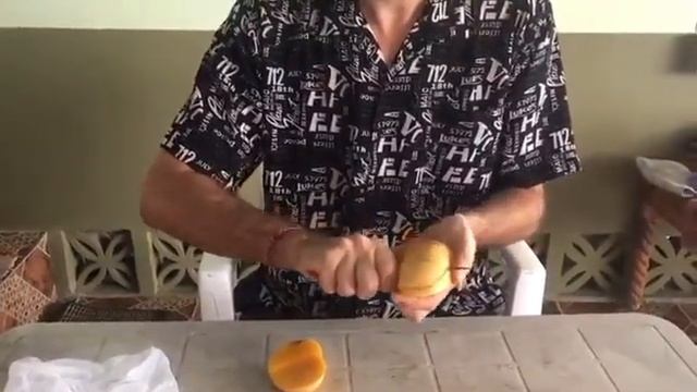 🥭 Как красиво и быстро разделать манго за минуту. Лайфхак от лучших мангоедов и манговедов Филиппин
