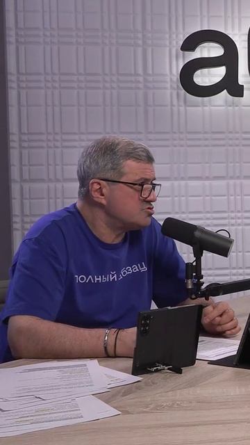 Российская оппозиция обсудила, какого политолога они бы съели первым на необитаемом острове