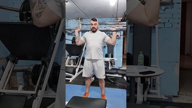Жим штанги с груди и за голову