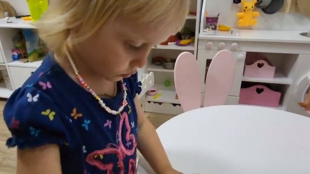 Катя и её игры в кухню.