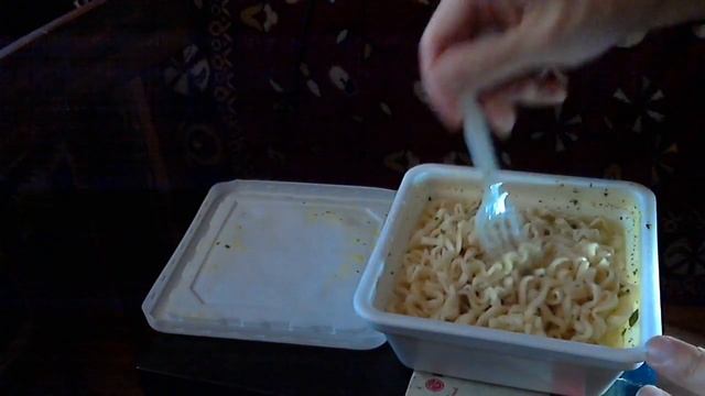 Роллтон лапша на домашнем бульоне с курицей (ем второй раз)