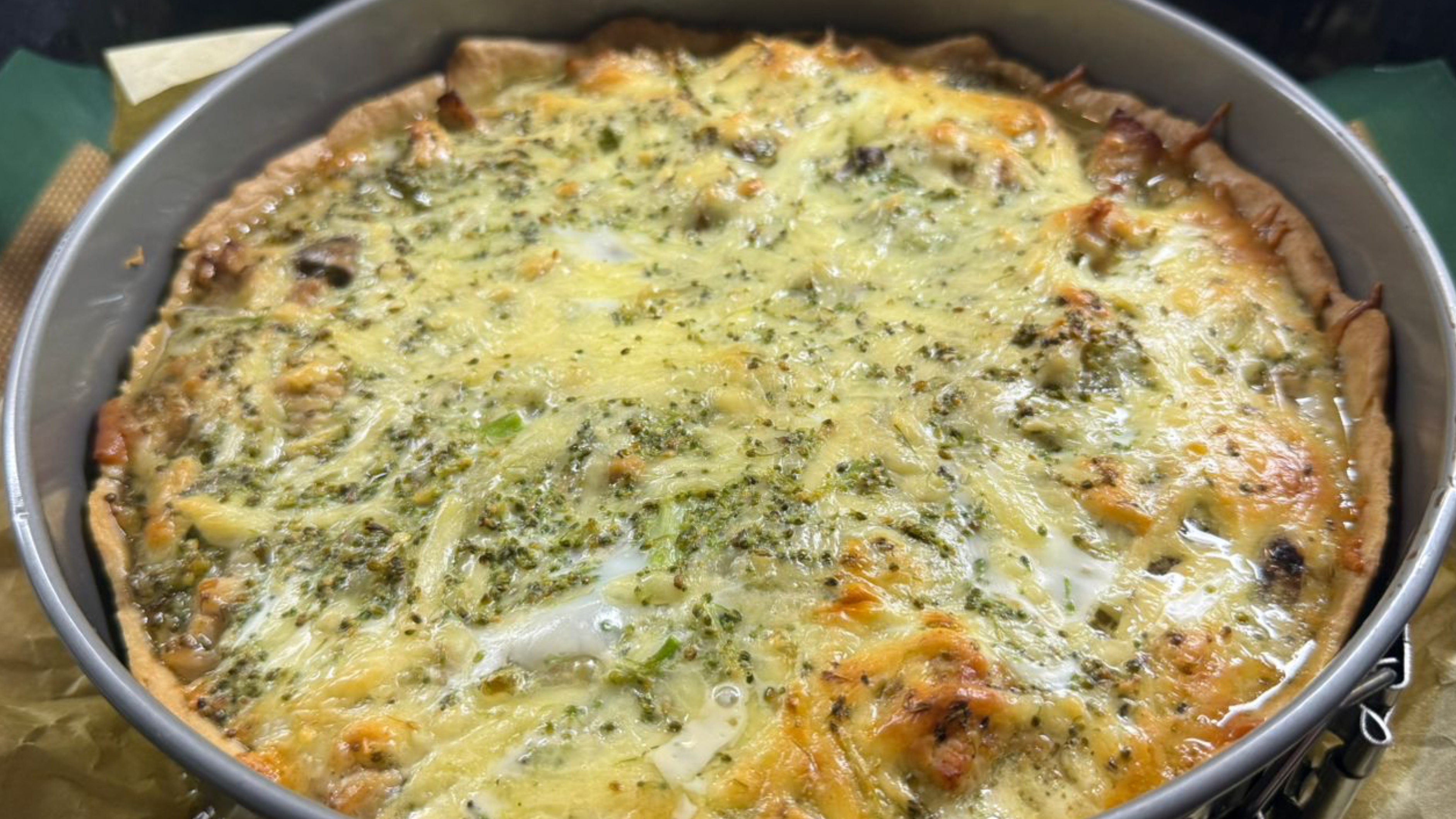 Киш с курицей и грибами/Открытый пирог с курицей и грибами/Пирог с кур.
 +брокколи и цветная капуста