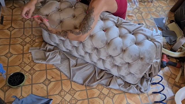 Банкетка в каретной стяжке своими руками.  Furniture with your own hands. Делаем банкетку легко.