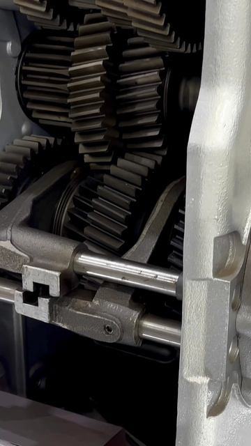 Механическая коробка передач тракторов Ростсельмаш в разрезе