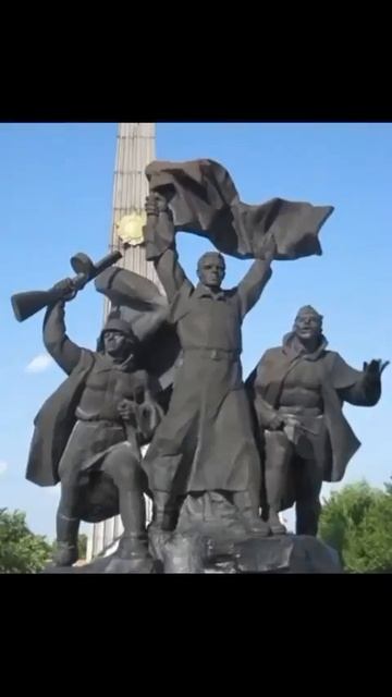 Встанем и вспомним всех тех кого нет уже с нами
