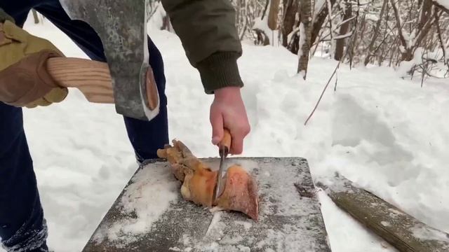 Кую сам крепкие рабочие ножи, а не сувениры. Не жалею сил и времени, чтобы довести их до идеала....