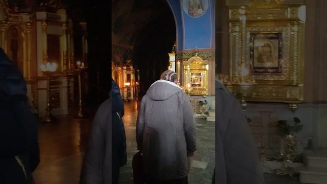 1000152656.mp4Запев: Богородицу и Матерь Света в Песнех возвеличим
