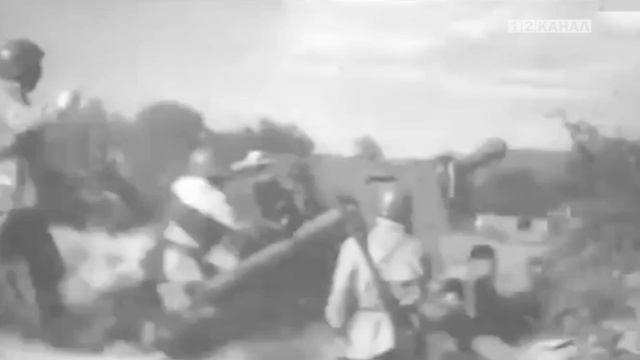 Юнкоры городского медиацентра вместе с сотрудниками музея рассказывают об экспонатах ВОВ