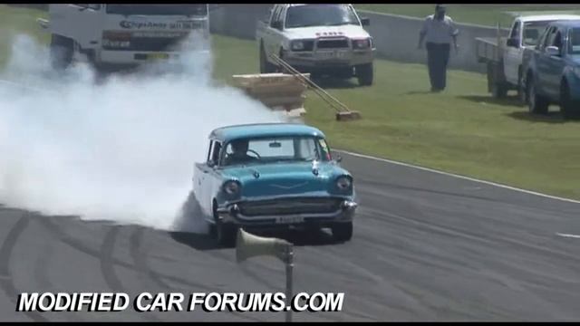 Chev Wagon powerskid at Sydney POwercruise 2009