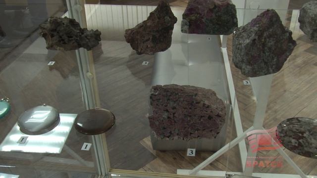 В художественном выставочном зале Братска открылась экспозиция художника Алексея Арзомасова