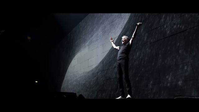Roger Waters The Wall - Special Appearance by David Gilmour, O2, London - May 12, 2011 Offical video