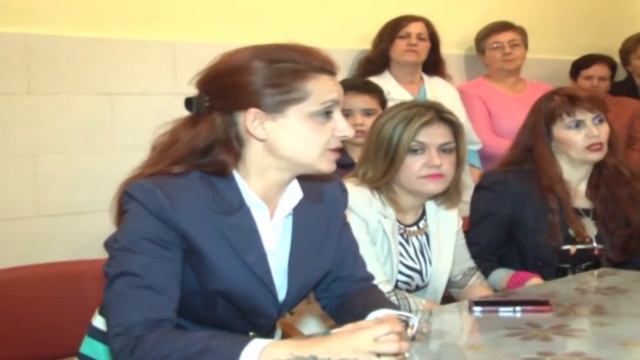 ZAMIRA RAMI BASHKEBISEDIM ME BANORET E SHTEPISE SE TE MOSHUAREVE