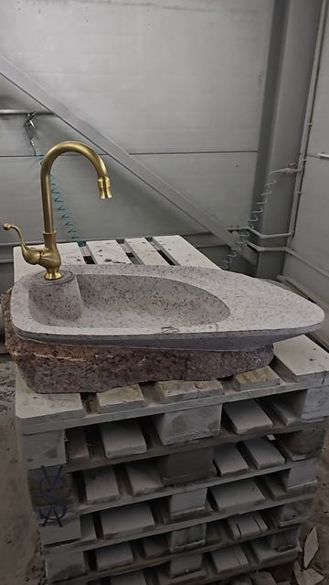 Раковина из камня