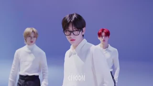 TXT - Over The Moon STUDIO CHOOM