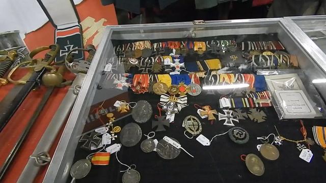 сабли.награды.униформа различный армий.ярмарка военного антиквариата в Hoyten Expo military!