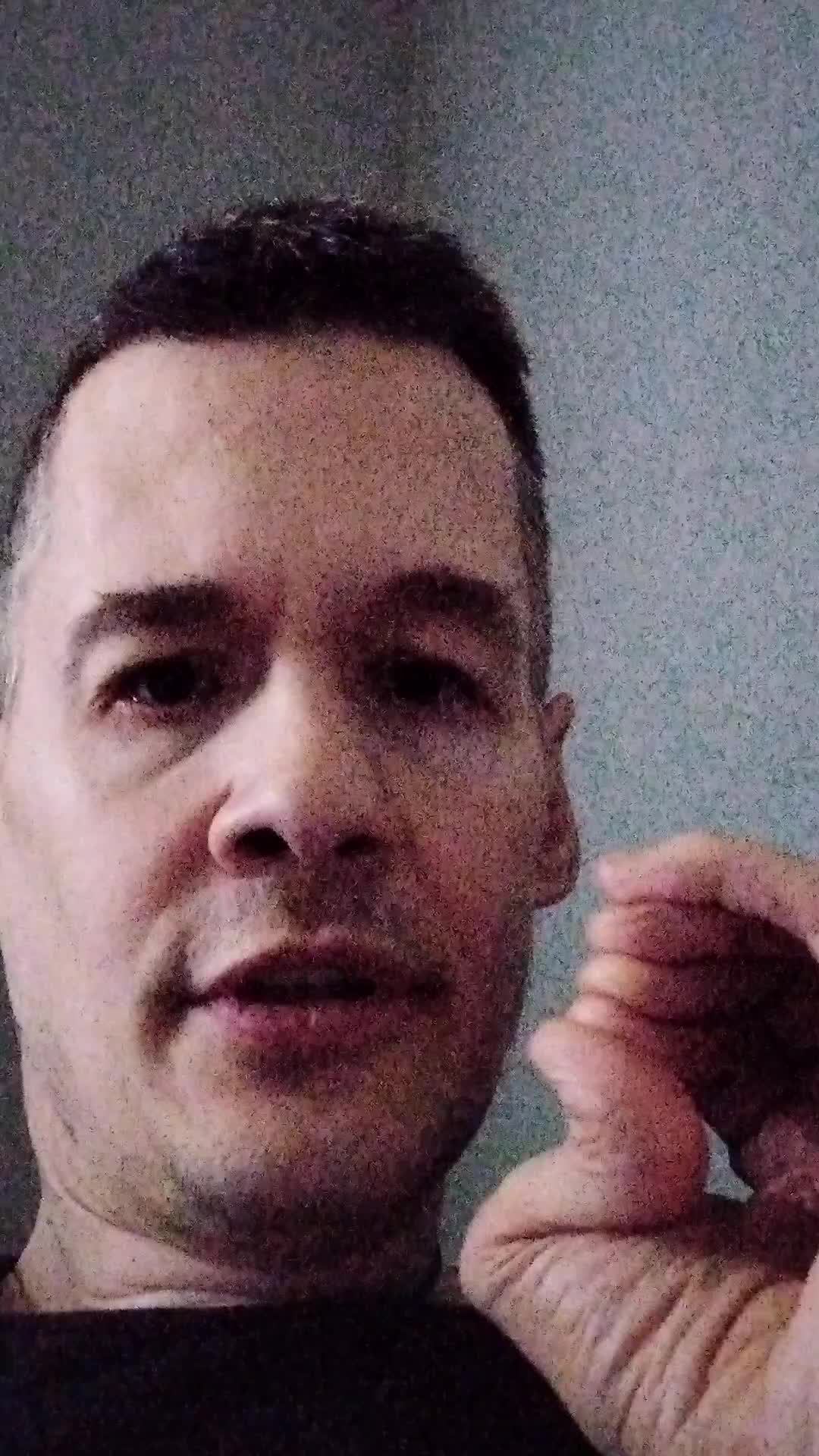 устроиться на работу.