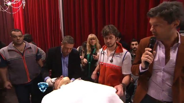 Showmatch 2012 - Brutal accidente de Beto César durante el strip dance