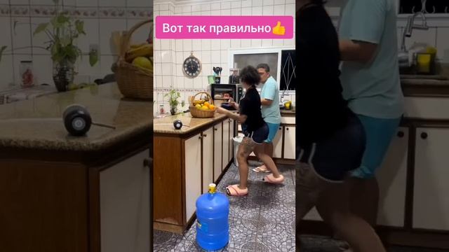 Один раз покажешь что сильная - всё будешь делать сама😌