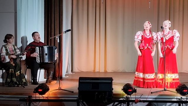 Дуэт Пищалкина Нонна и ЧертихинаЕва Брали девки лён.mp4