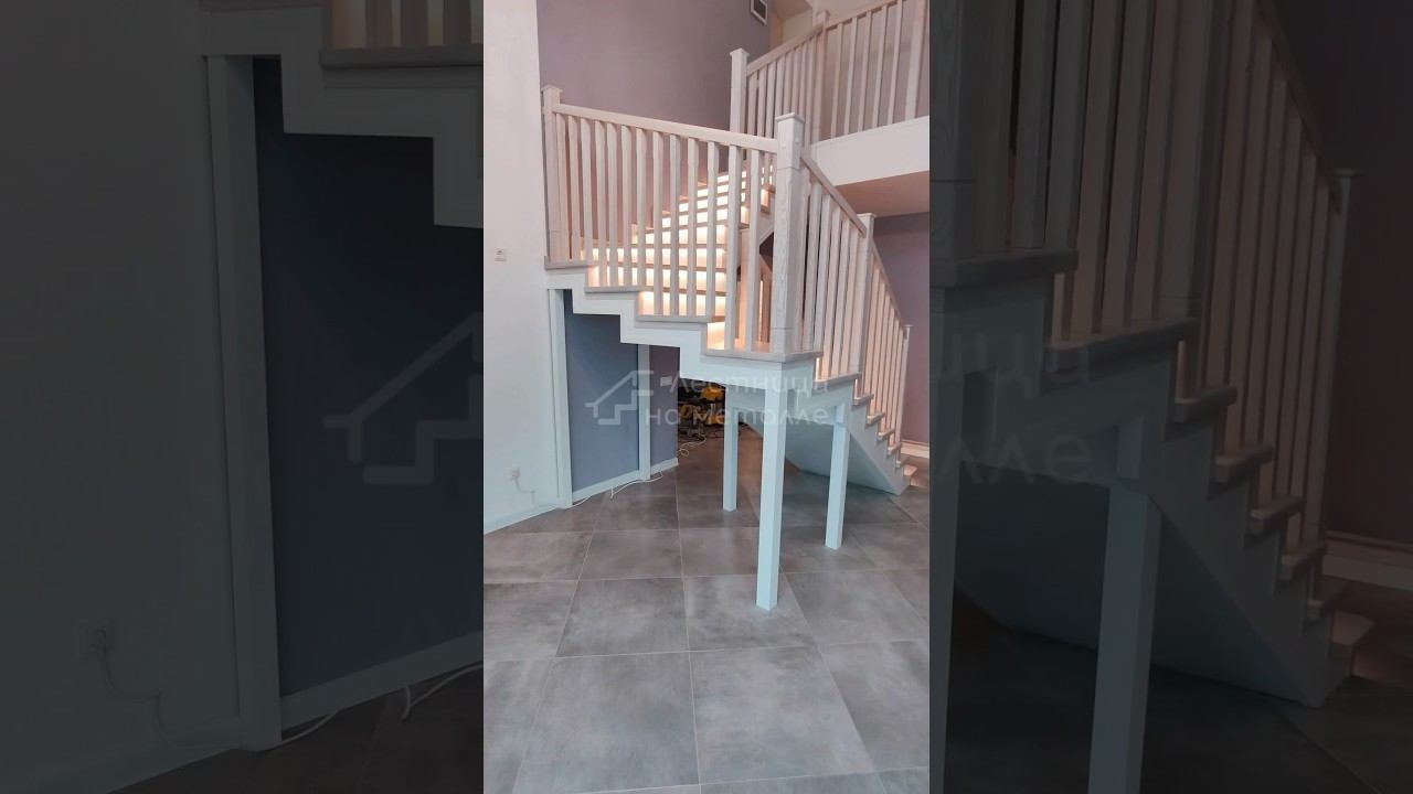Лестница закрытого типа из цельноламельного ясеня с подсветкой в ступенях