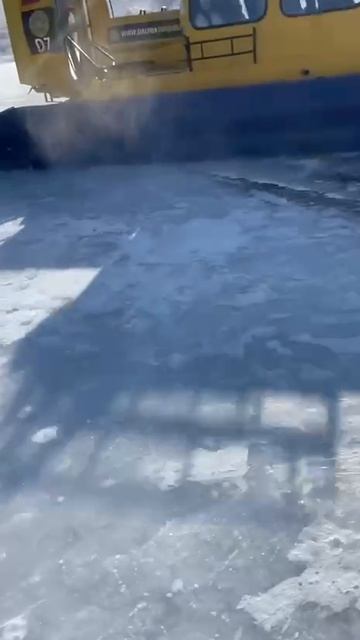 Видео_На воздушной подушке штука желтая