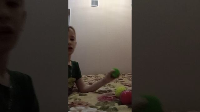 две части видео про мячики я выбираю мячик первая часть я выбираю мячики и съедаю их вторая часть