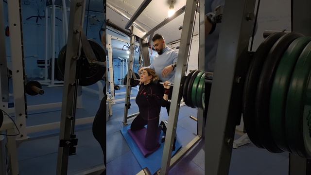 Смит: Приседания с колен