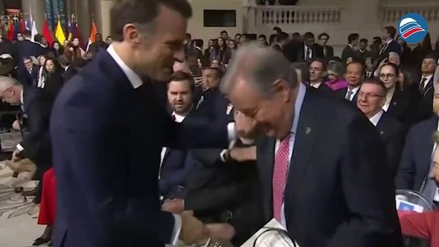 Избирательное гостеприимство: Макрон обходит рукопожатие с Моди на саммите в Париже