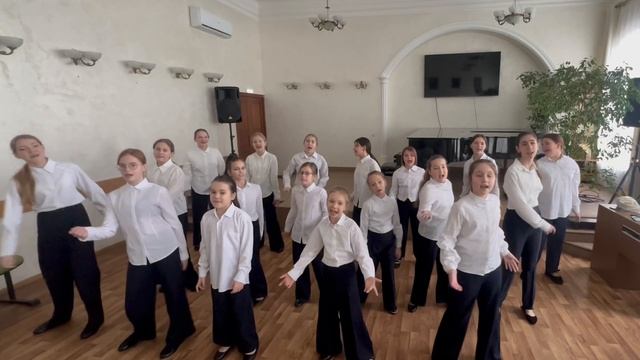 Эстрадный хор-птица счастья