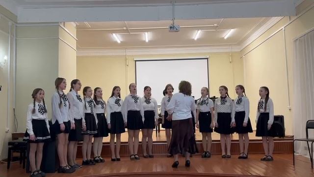 Хор старших классов Устюженская ДШИ
муз. и сл. Л.Марченко "Каникулы"