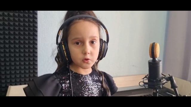 Песня "не сдавайся" Виктория 6 лет