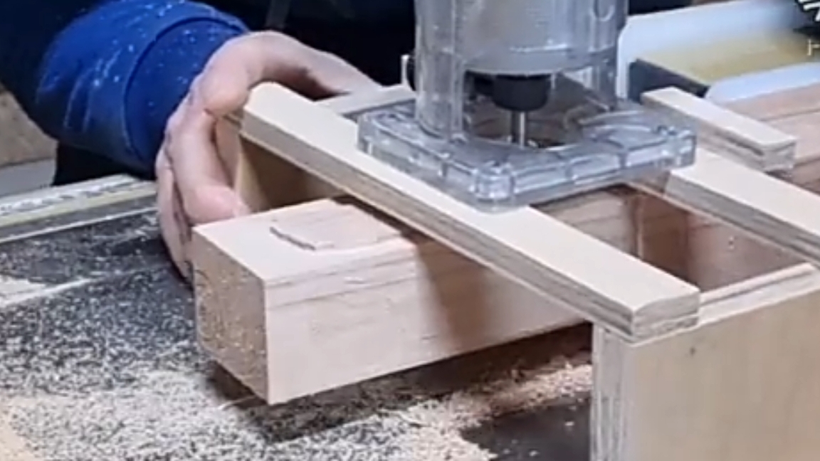 Приспособа к фрезеру.