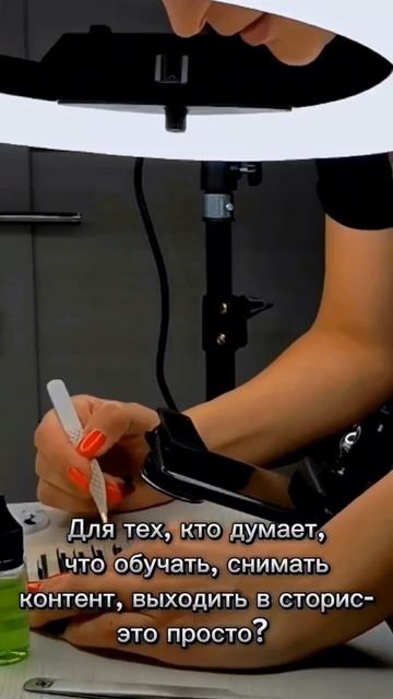 СТОЯ НА КОЛЕНЯХ
