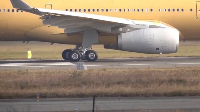 AIRBUS A330 [MRTT] | Impressive RTO with smoke Braking RWY14R & Short Takeoff  / Full HD LFBO !