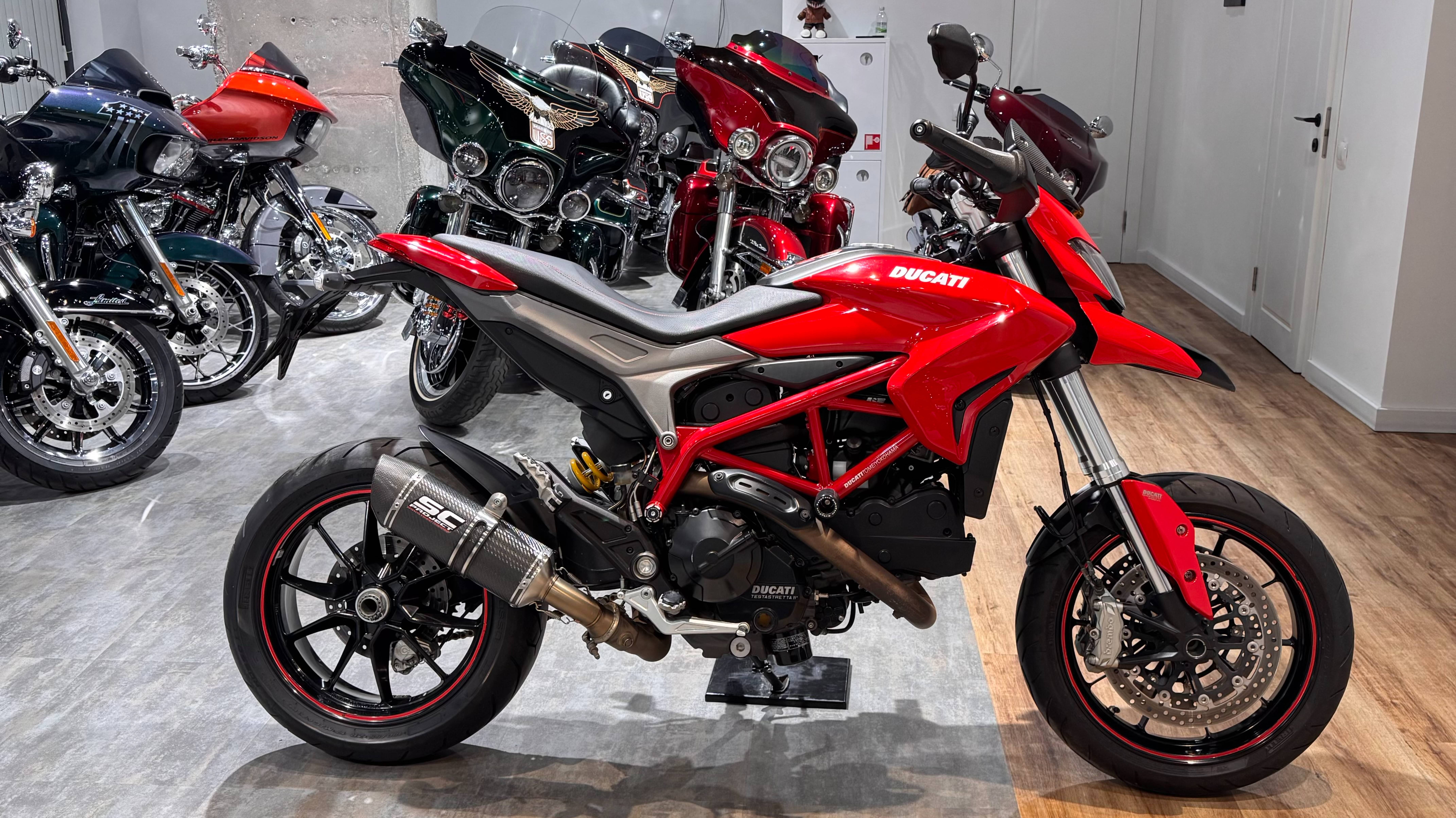 DUCATI 821 HyperMotard