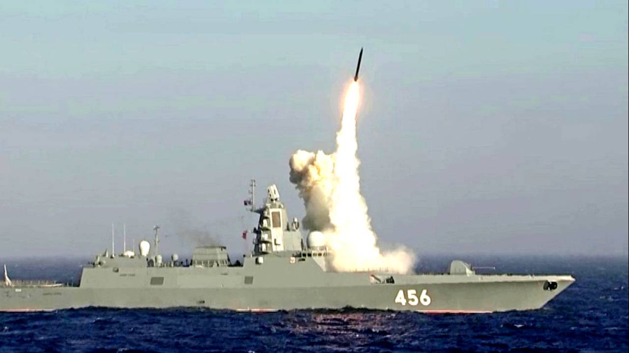 На Украине началась вторая волна массированных ударов. Россия атаковала крылатыми ракетами «Калибр»