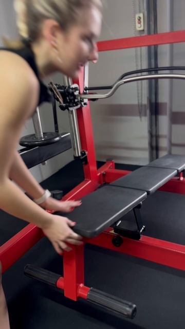 Жим от середины груди с наклоном