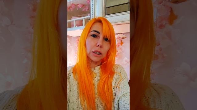 "Вы же ограниченная кошатница, о чем с вами можно разговаривать?"