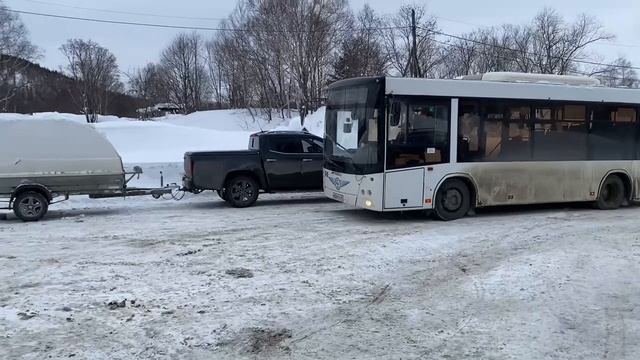 Турфирмы блокируют работу общественного транспорта Южно-Сахалинска