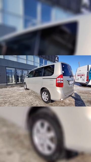 Toyota Noah '2013