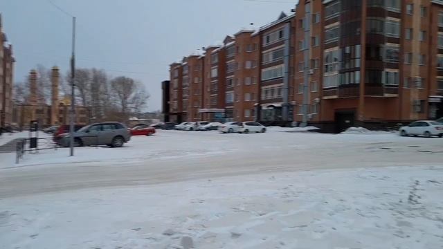 Аутизм//Поехали на занятия//Бомжуем на остановке