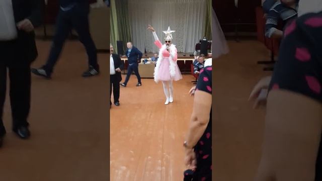 Праздник с Веркой Сердючкой (прислали друзья)😆.mp4