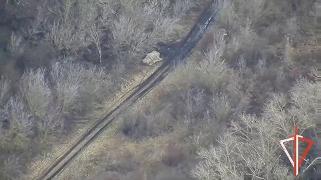 Расчётом FPV спецназа Росгвардии в Курской области уничтожен американский тактический автомобиль