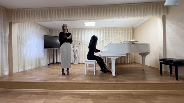 Русский романс «Зачем тебя, мой милый, я узнала?»
Автор музыки-Н. Крюков
Автор слов- Е. Долматовский
