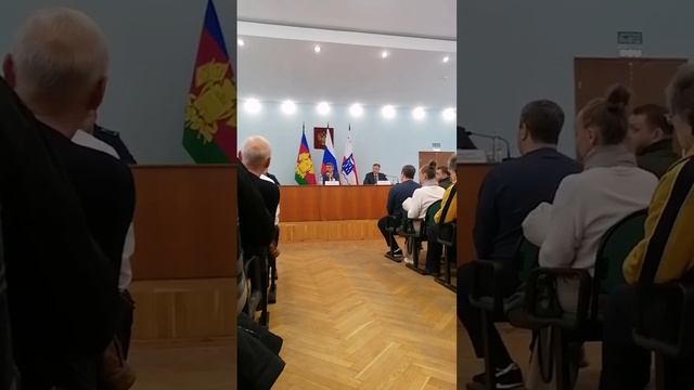 Заместитель главы Сочи Вячеслав Бауэр отвечает на возмущение местных жителей о ПЛАНОЙ ПАРКОВКЕ
