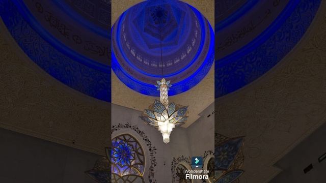524. Мечеть Шейха Заида - шедевр архитектуры.