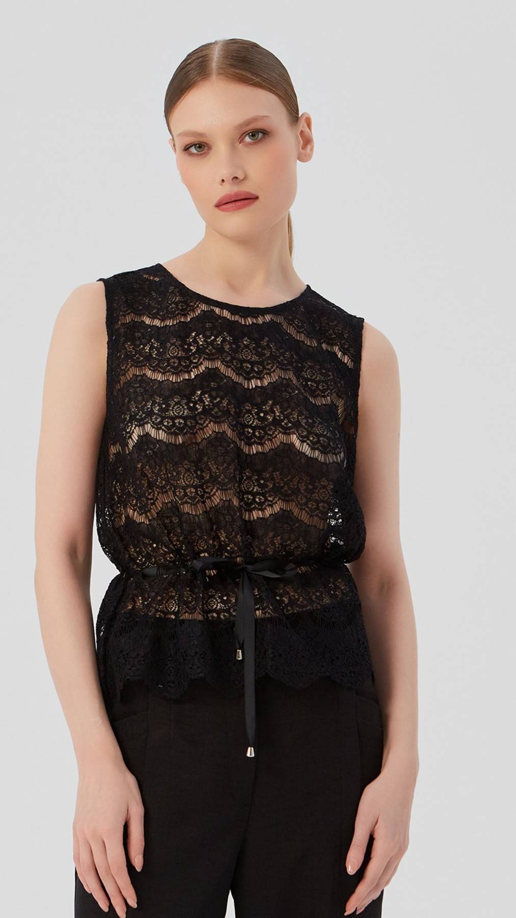Кружевной топ LO черный
Артикул: 1125120903