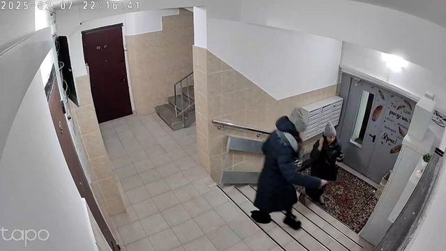 😱Две мадам стащили цветочные украшения из дома в районе Выхино-Жулебино😱
