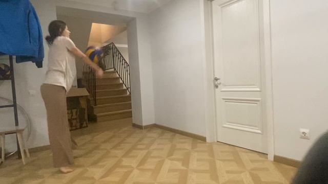 Обучаюсь волейболу в домашних условиях